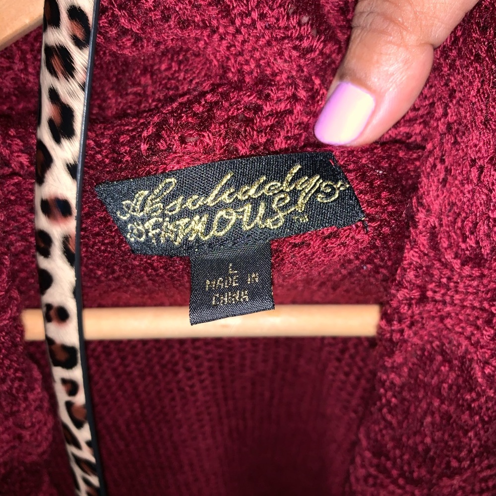 Sweater vest with belt